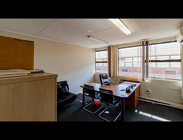 250M² OFFICE TO LET IN FERNDALE
